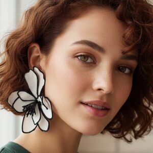 ✨NEW Elegant Black and White Floral Earrings